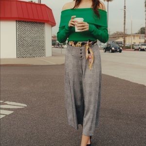 Cecily off-the shoulder pullover